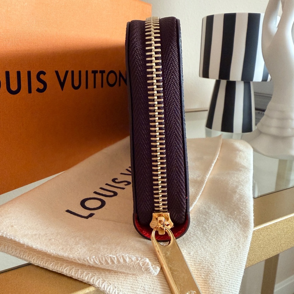 Louis Vuitton Zippy Wallet - Picture 6 of 8